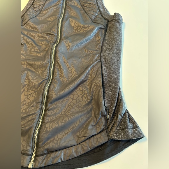 Lululemon Rebel Runner Vest, Black Petal Camo Embossed Wee Stripe Full, Sz S - Picture 4 of 12